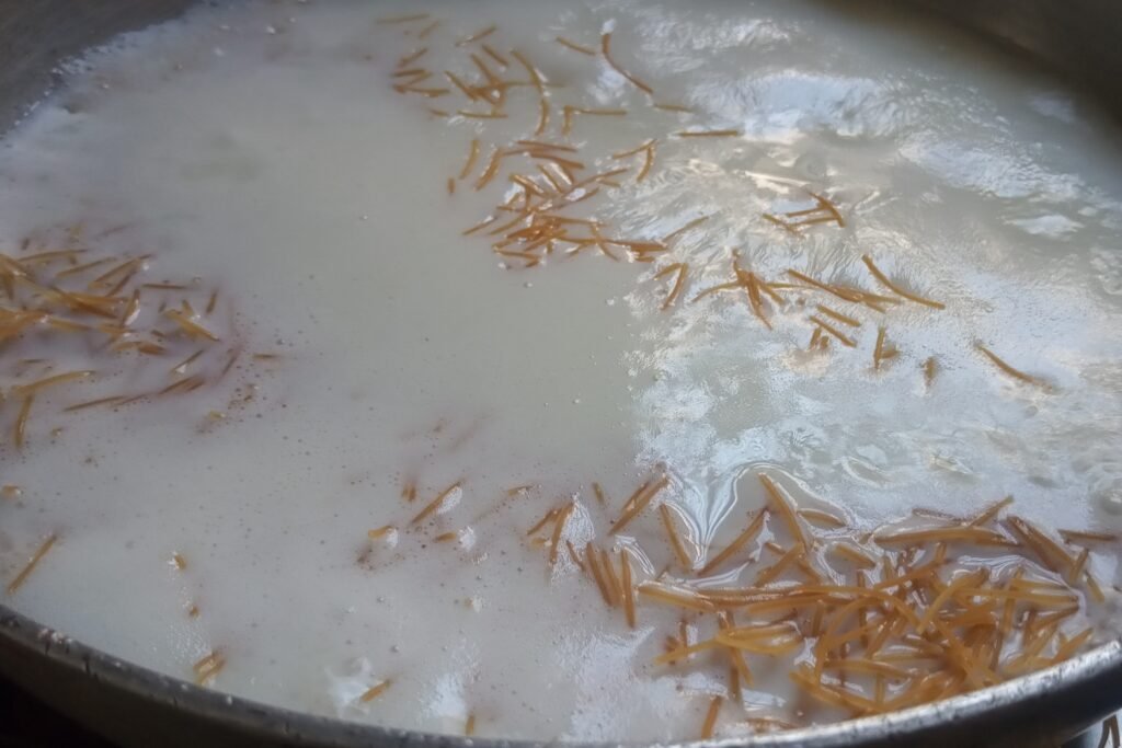 Adding roasted vermicelli