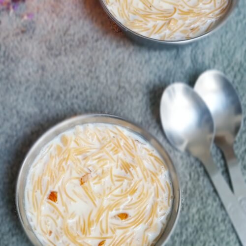 Vermicelli kheer in two bowls