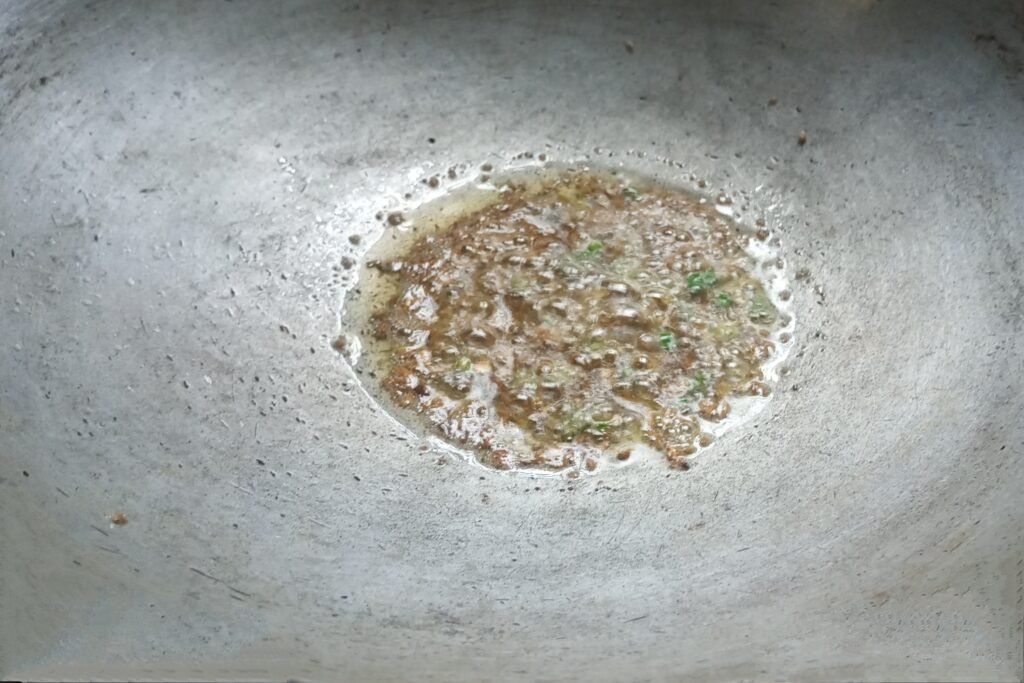 Sauteing ginger or chili