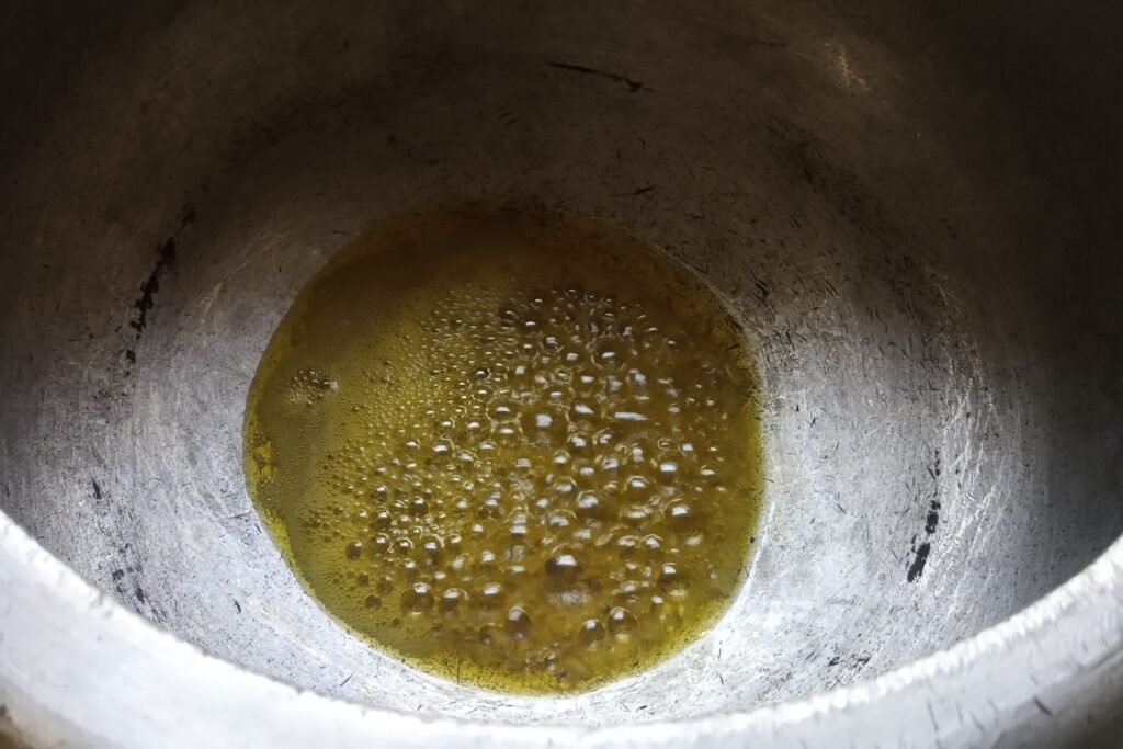 Tempering cumin seeds