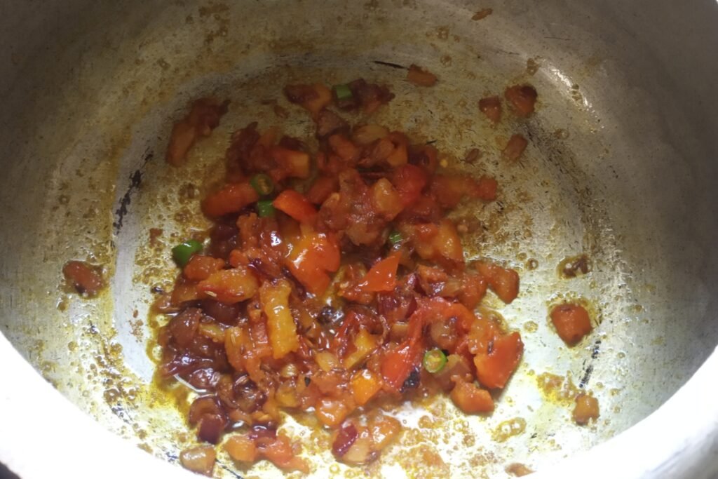 Sauteing tomato masala