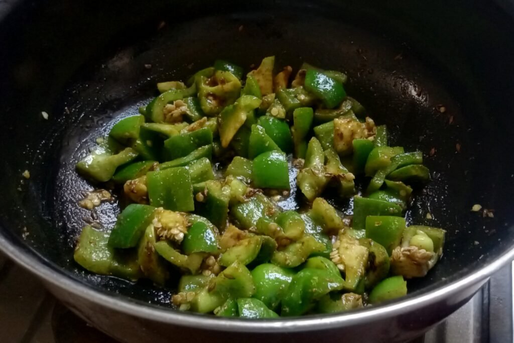 Sauteing capsicum with spices