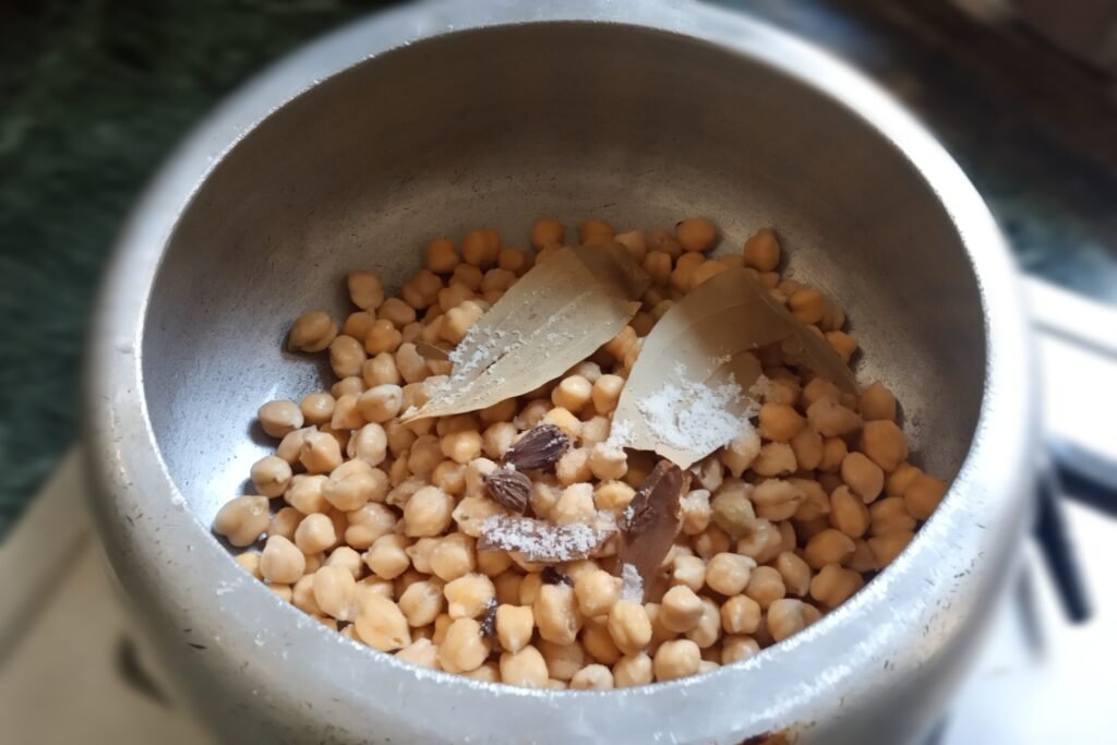 Adding soaked chickpeas in a pressure cooker